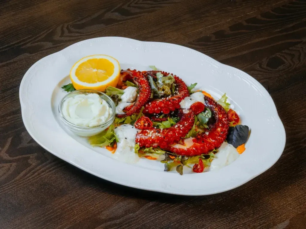 Caracatiță la grătar cu stracciatella