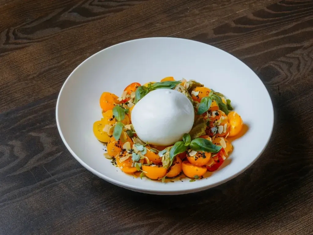 Burrata cu roșii cherry