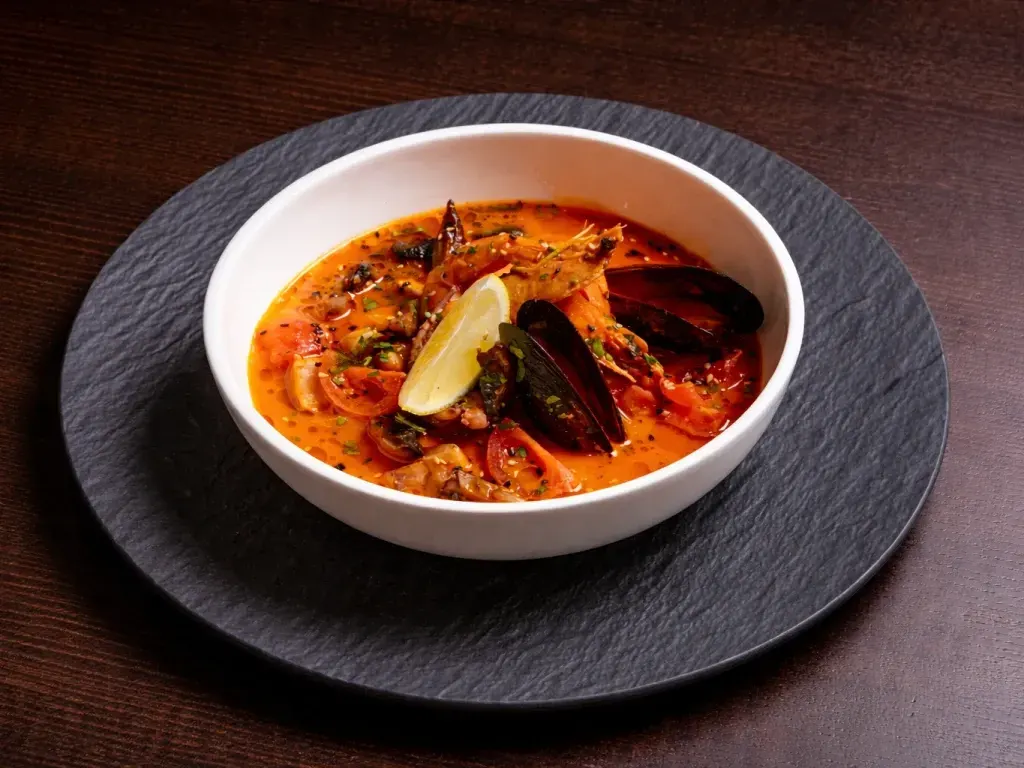 Supă Tom Yum cu fructe de mare